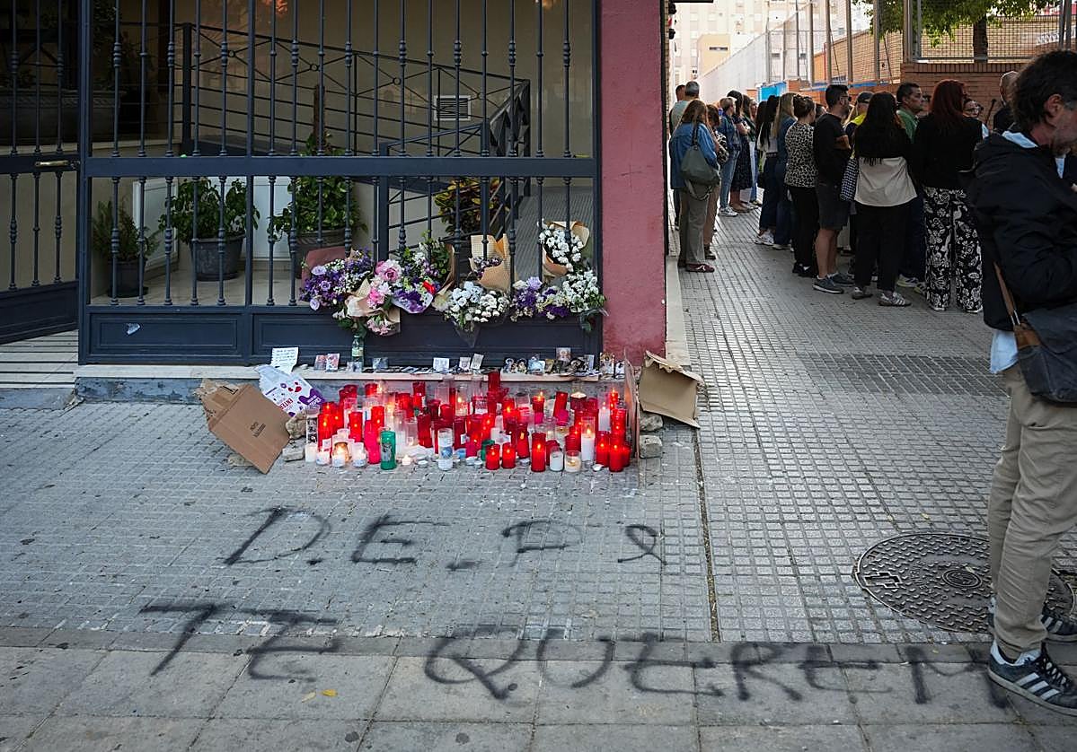 Reciente concentración por el suicidio de una chica víctima de bullying en Sevilla.