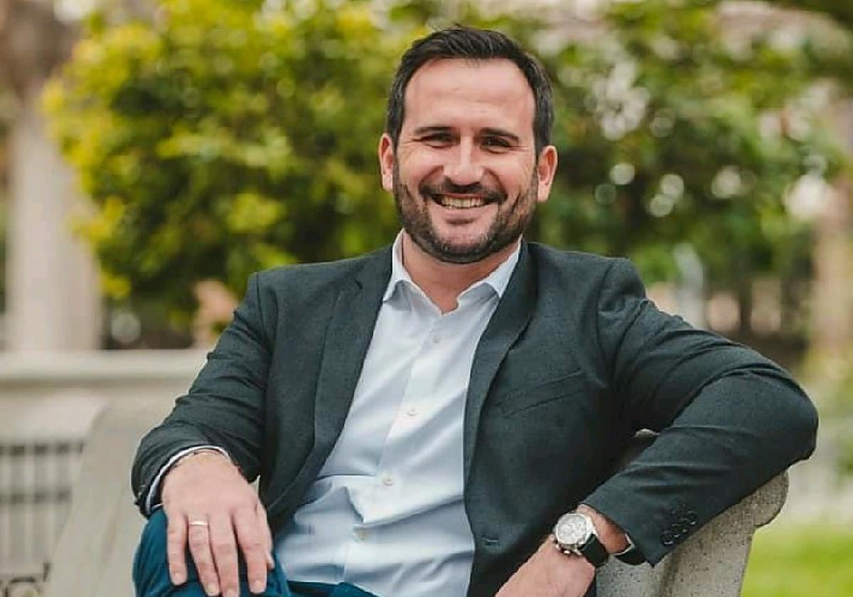 El profesor Manuel Martínez Sirvent, uno de los dos alicantinos finalistas de los premios.