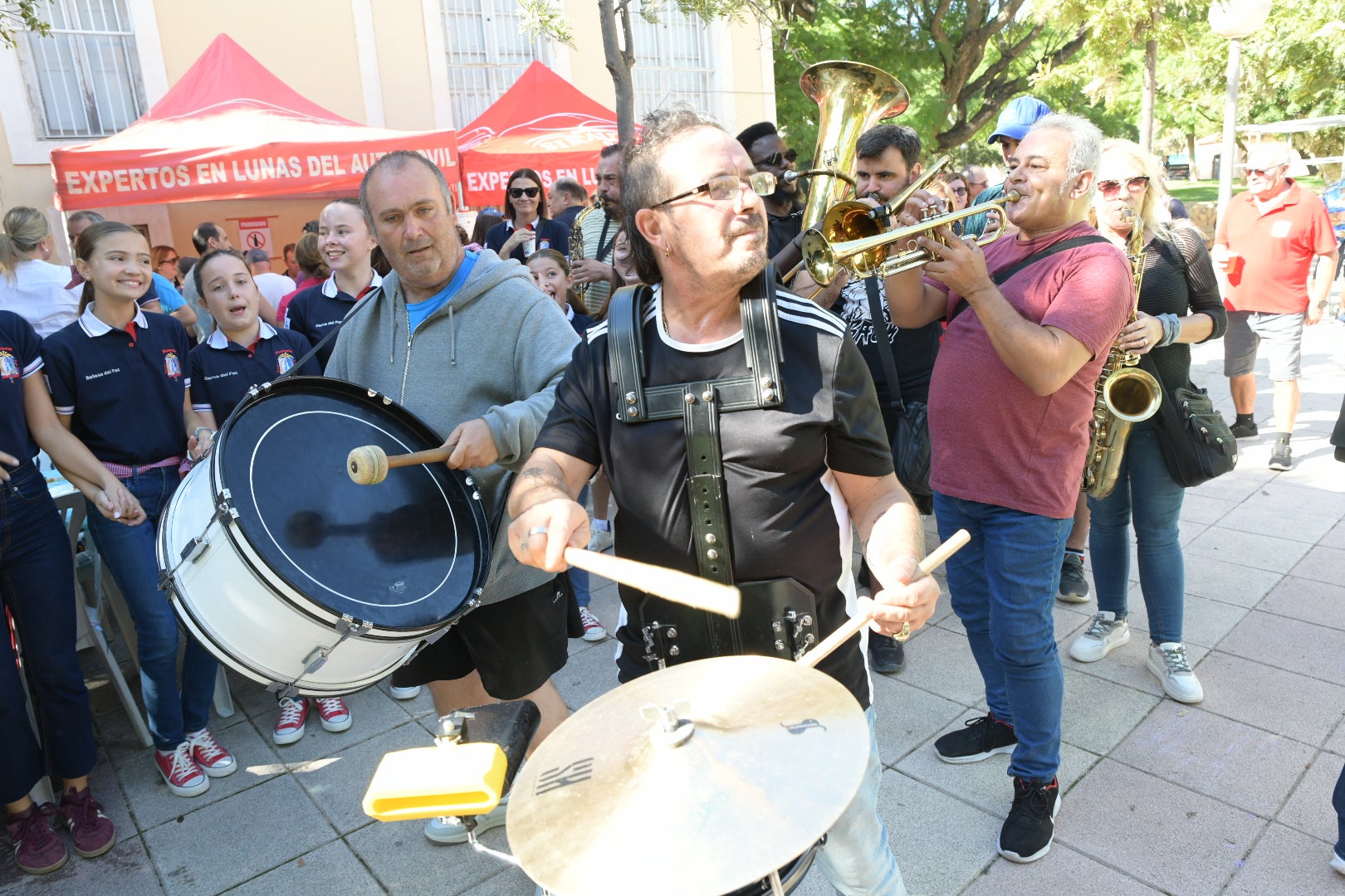 Las barracas celebran su día grande fuera de las Hogueras