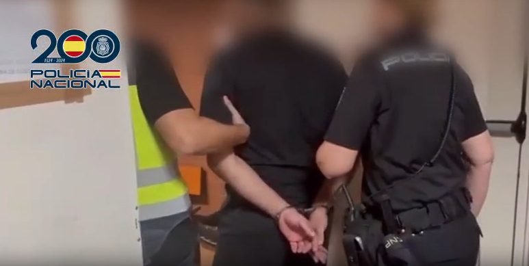 Detención de uno de los acusados por el crimen.