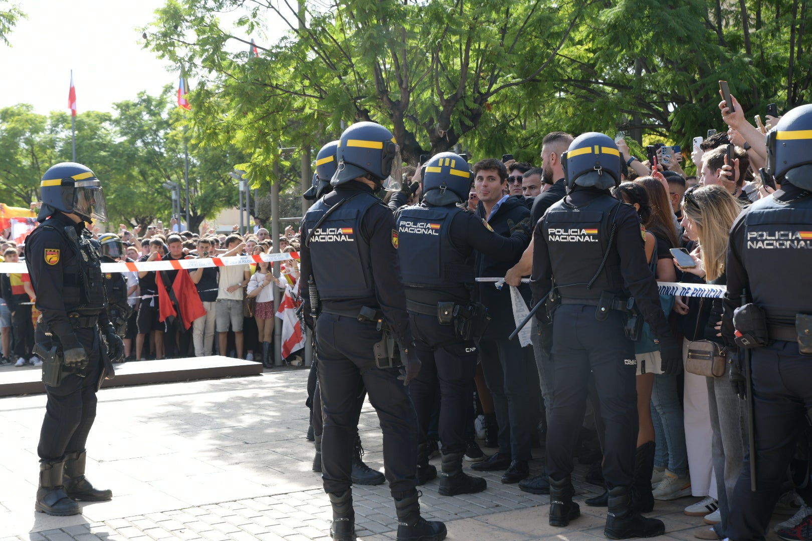 La tensión por la visita de Vito Quiles a la UA, en imágenes