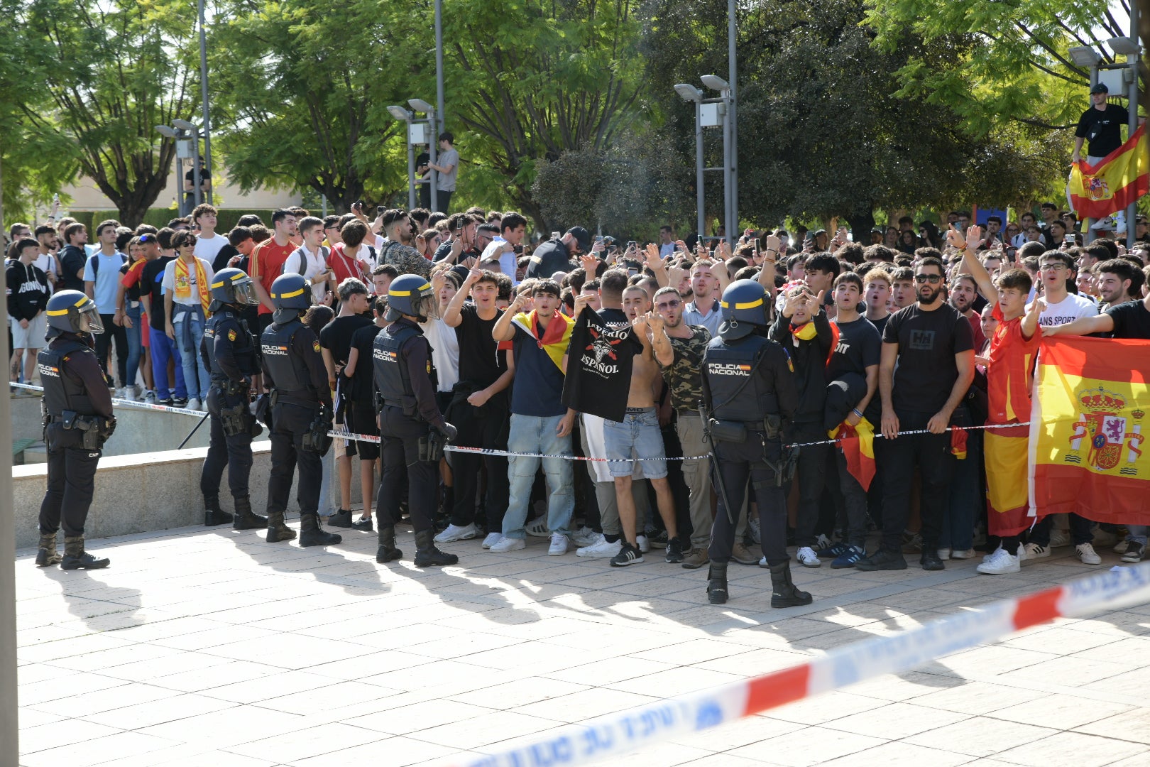 La tensión por la visita de Vito Quiles a la UA, en imágenes