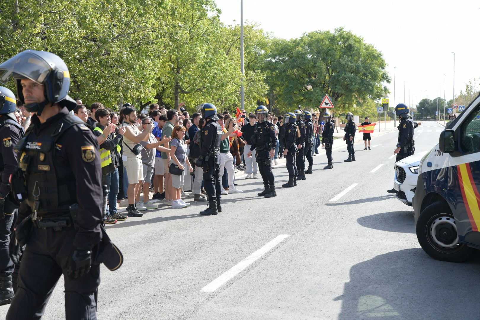 La tensión por la visita de Vito Quiles a la UA, en imágenes