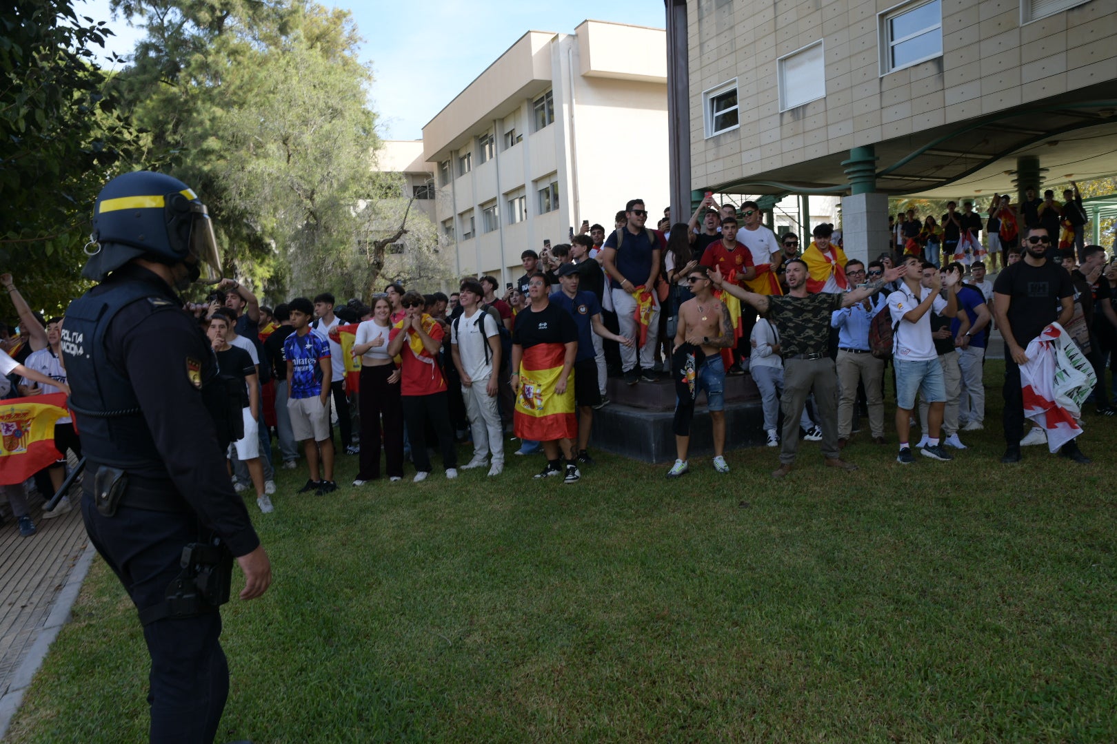 La tensión por la visita de Vito Quiles a la UA, en imágenes