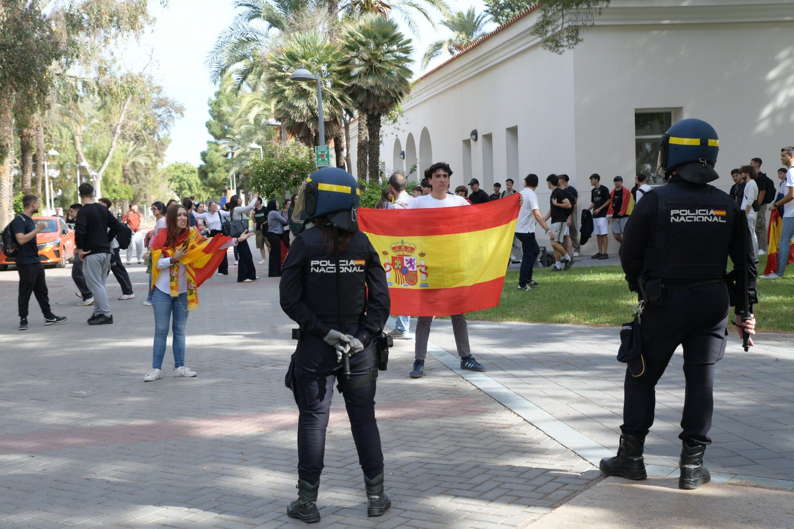La tensión por la visita de Vito Quiles a la UA, en imágenes