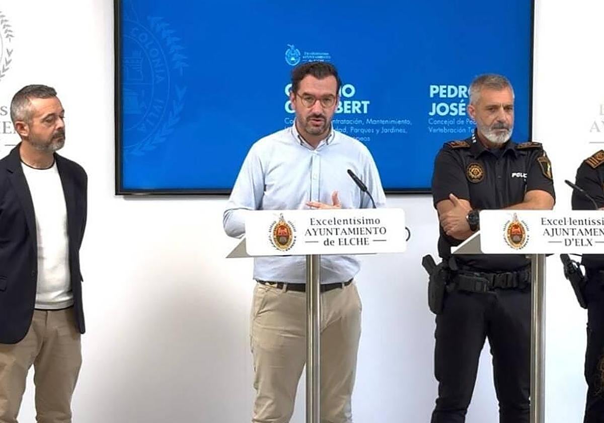 Elche's Local Police strengthens surveillance and traffic control for the Halloween and All Saints' Day festivities.