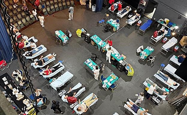 VIII Maratón de donación de Sangre en el Teatro Principal de Alicante.
