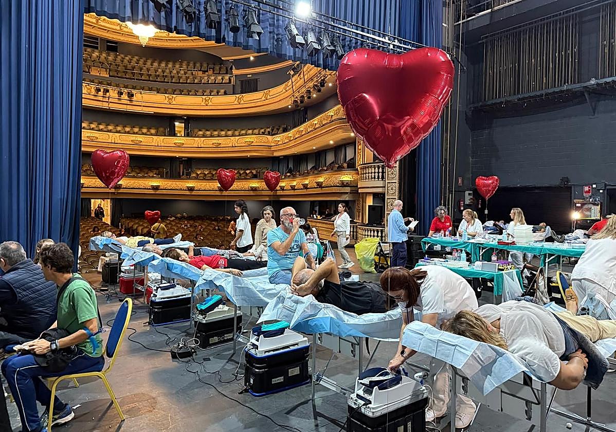 VIII Maratón de donación de Sangre en el Teatro Principal de Alicante.
