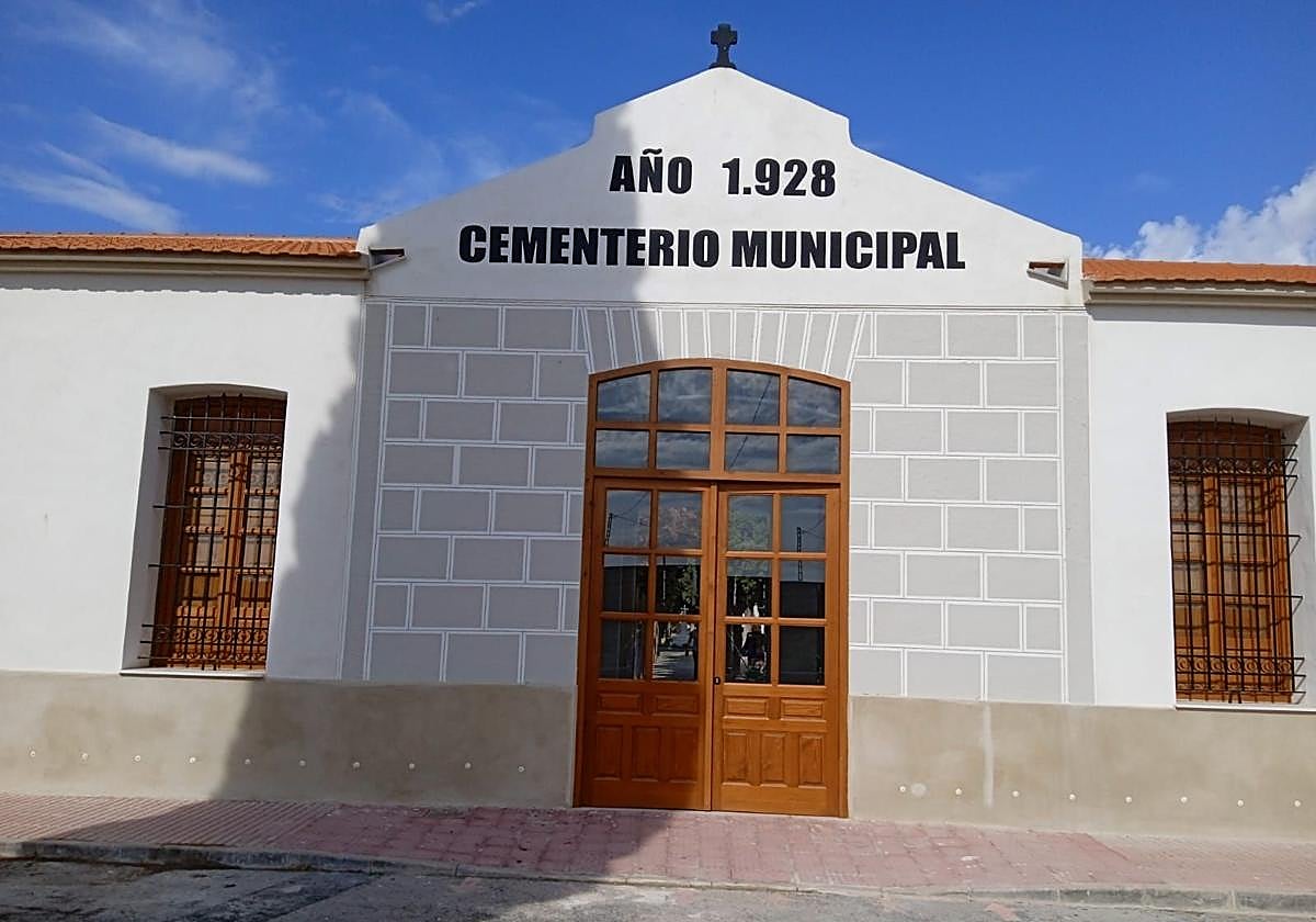 Main entrance of the San Vicente del Raspeig cemetery.