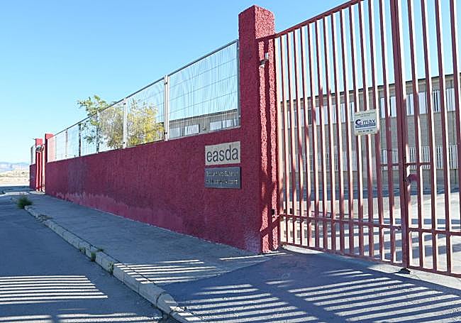 La Escuela de Arte y Superior de Diseño de Alicante cerrada este jueves.