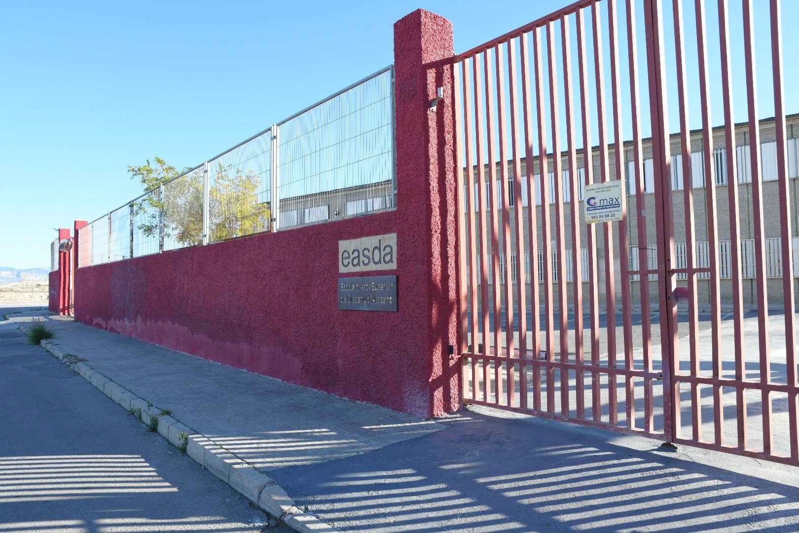 The Alicante School of Art remains closed.