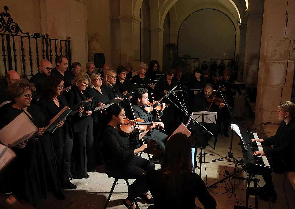 Imagen secundaria 1 - Dramatized reading of 'Don Juan Tenorio' with the Sèneca Choir.