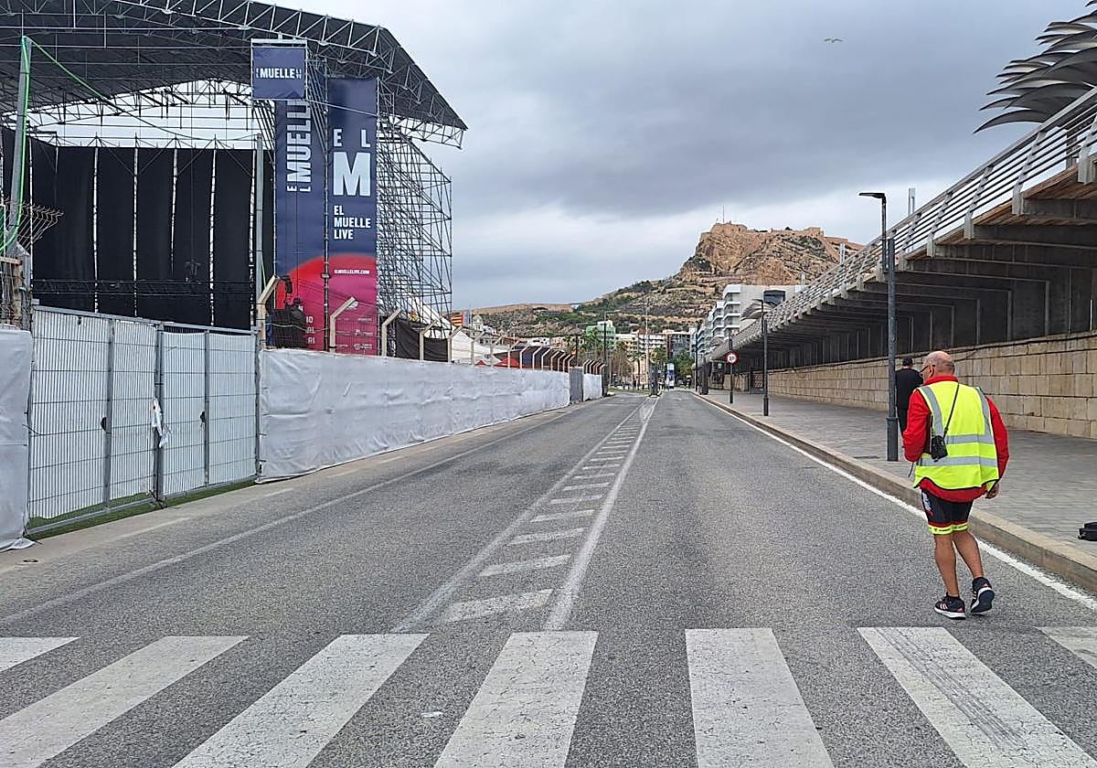 Comprobación del recorrido de la I Maratón Elche-Alicante.