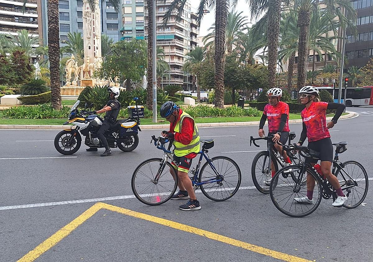 Imagen secundaria 1 - Algunas de las zonas del recorrido de la I Maratón Elche-Alicante. 
