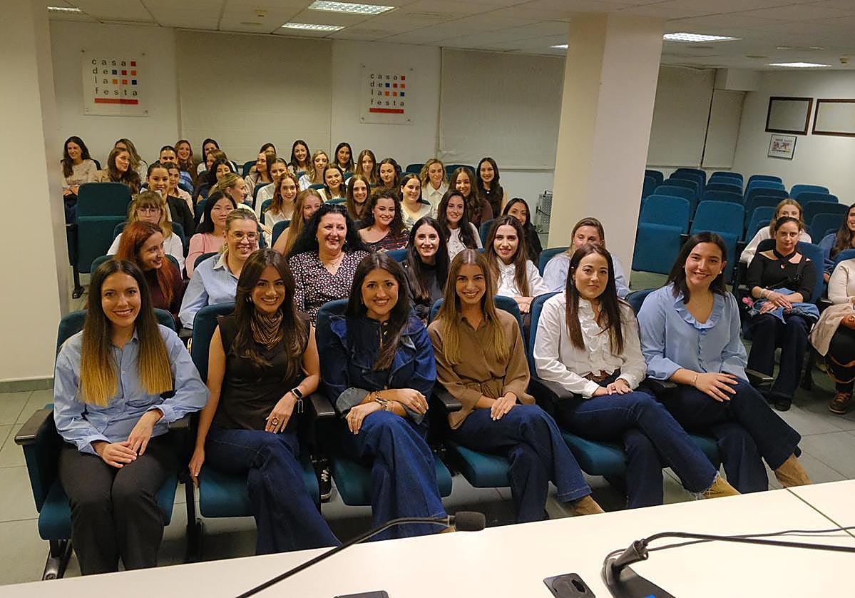Primera reunión de las candidatas a bellea del foc de Alicante 2026