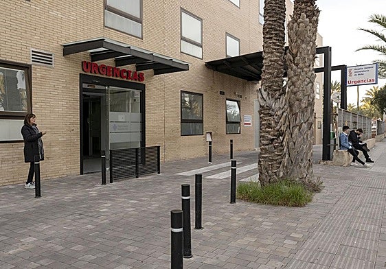 Acceso al servicio de Urgencias del Hospital General de Elche.