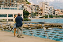 Turistas en el puerto de Alicante.