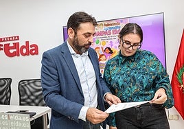 La concejala de Educación, María Gisbert, y el presidente de la Agrupación de Ampas, Carlos Vicente