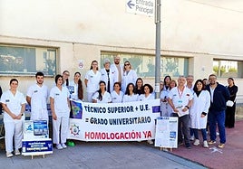 Personal TSS que ha ejercido su derecho a huelga en el Hospital Verge dels Lliris de Alcoi.