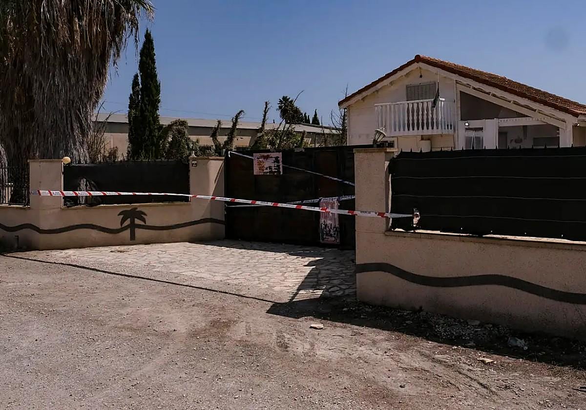 Imagen principal - Las incógnitas del crimen de la casa de campo de Elche: un cumpleaños que acabó con un asesinato a sangre fría 