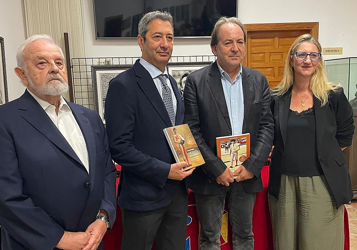 De izquierda a derecha, José María Jericó, Vicente Barrera, Paco Delgado y Mari Carmen de España.