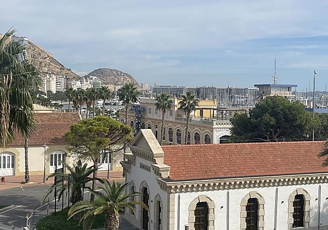 Repainting of the buildings at the Port of Alicante.