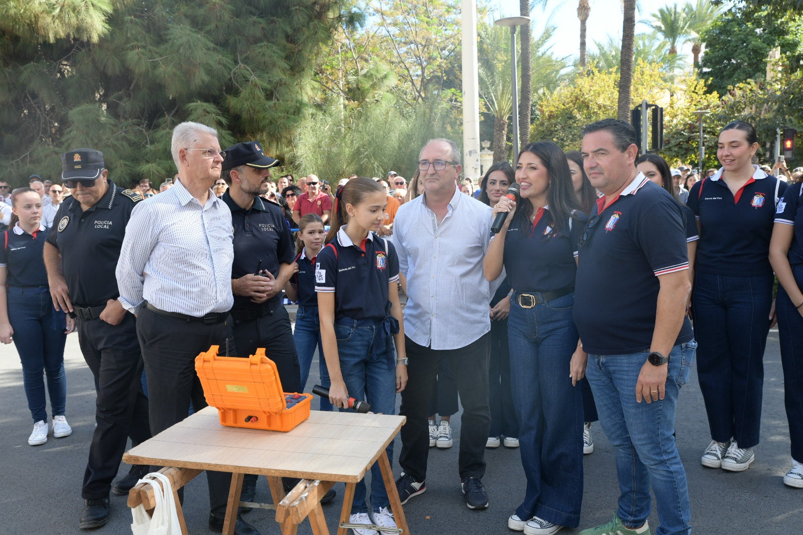 Mascletà de las Hogueras: el rugido de la bestia ensordece la plaza de España de Alicante