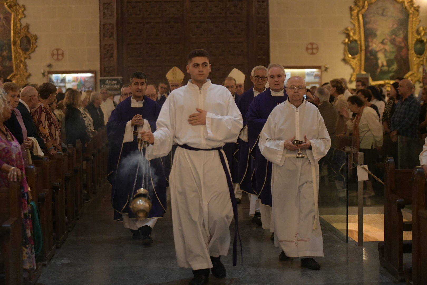 Los restos del médico Pedro Herrero ya reposan en la Capilla de la Buena Muerte de Alicante