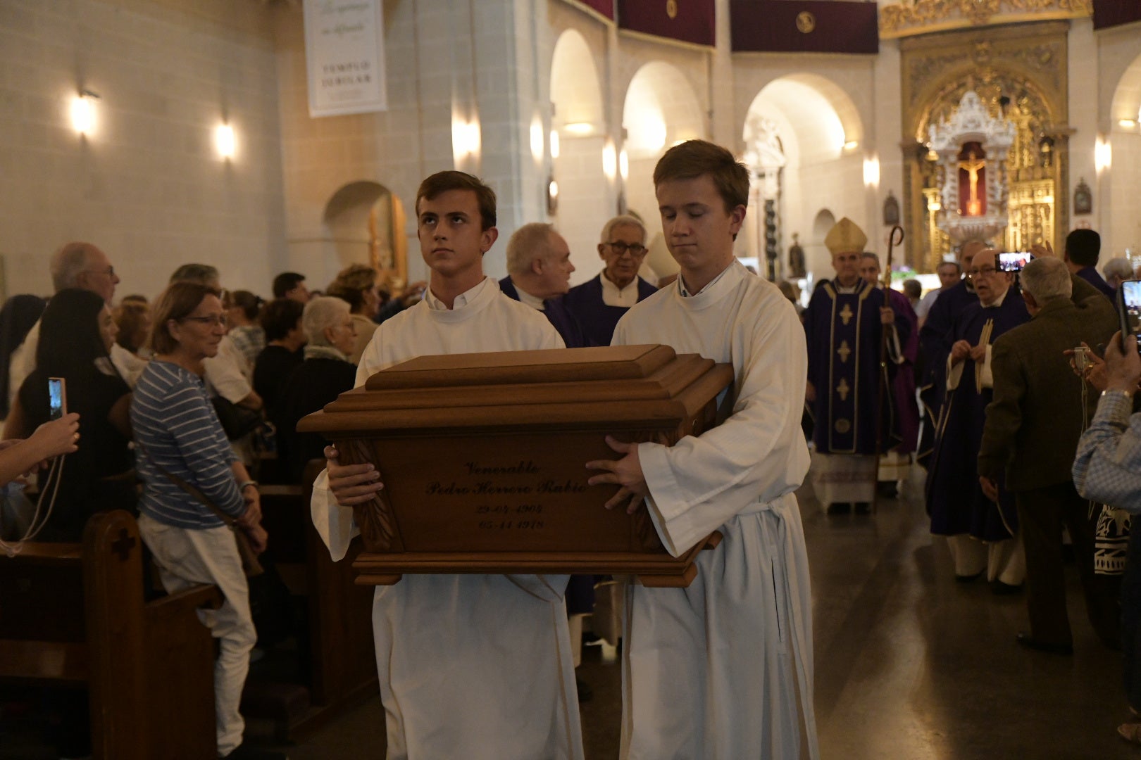 Los restos del médico Pedro Herrero ya reposan en la Capilla de la Buena Muerte de Alicante