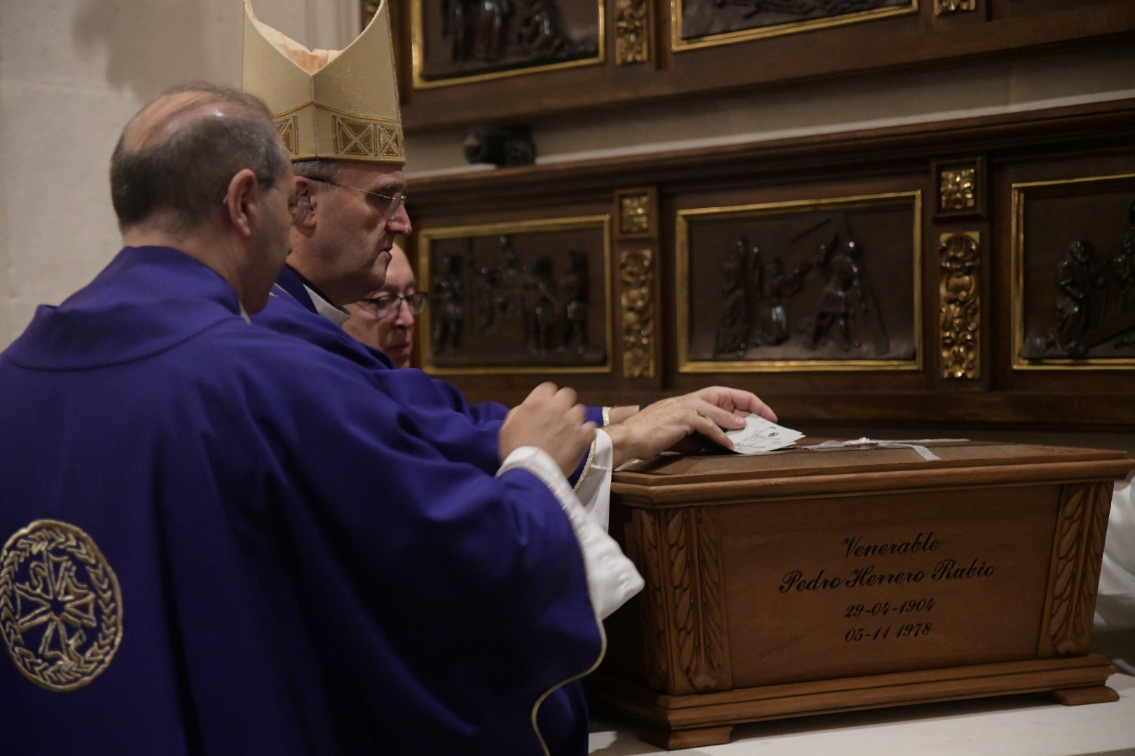 Los restos del médico Pedro Herrero ya reposan en la Capilla de la Buena Muerte de Alicante