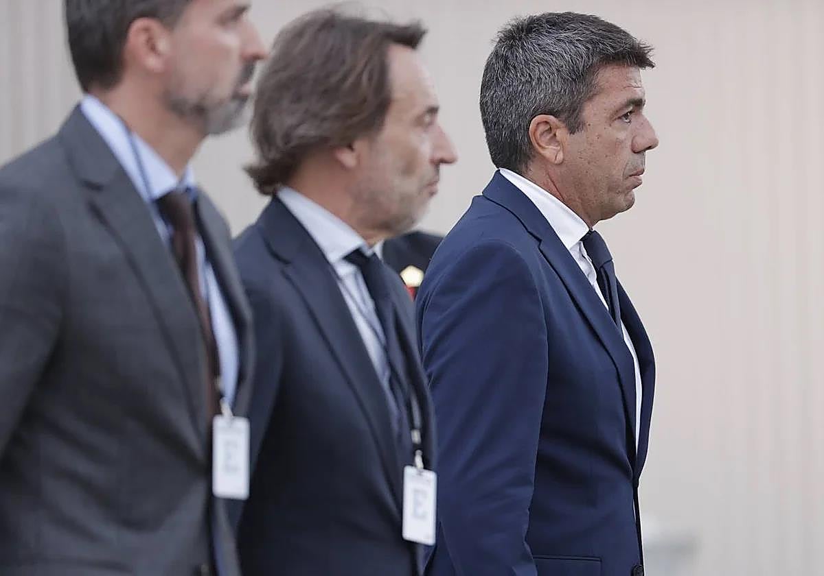 Mazón, with two of his collaborators in the Presidency.