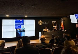 Inauguración de la II Jornada sobre inteligencia, terrorismo y criminalidad organizada en el CEU de Elche.