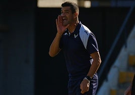 Torrecilla da instrucciones en el Rico Pérez.