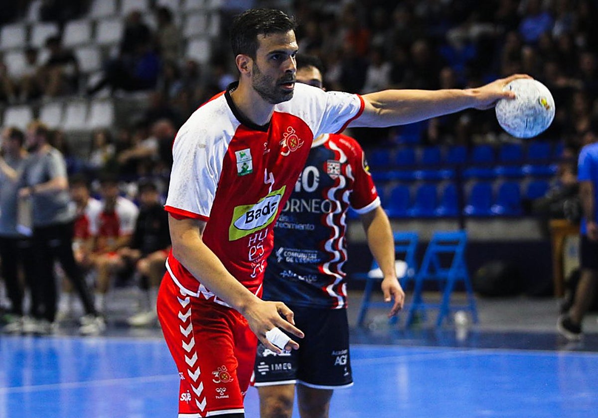 Javier Borragán se dispone a lanzar.