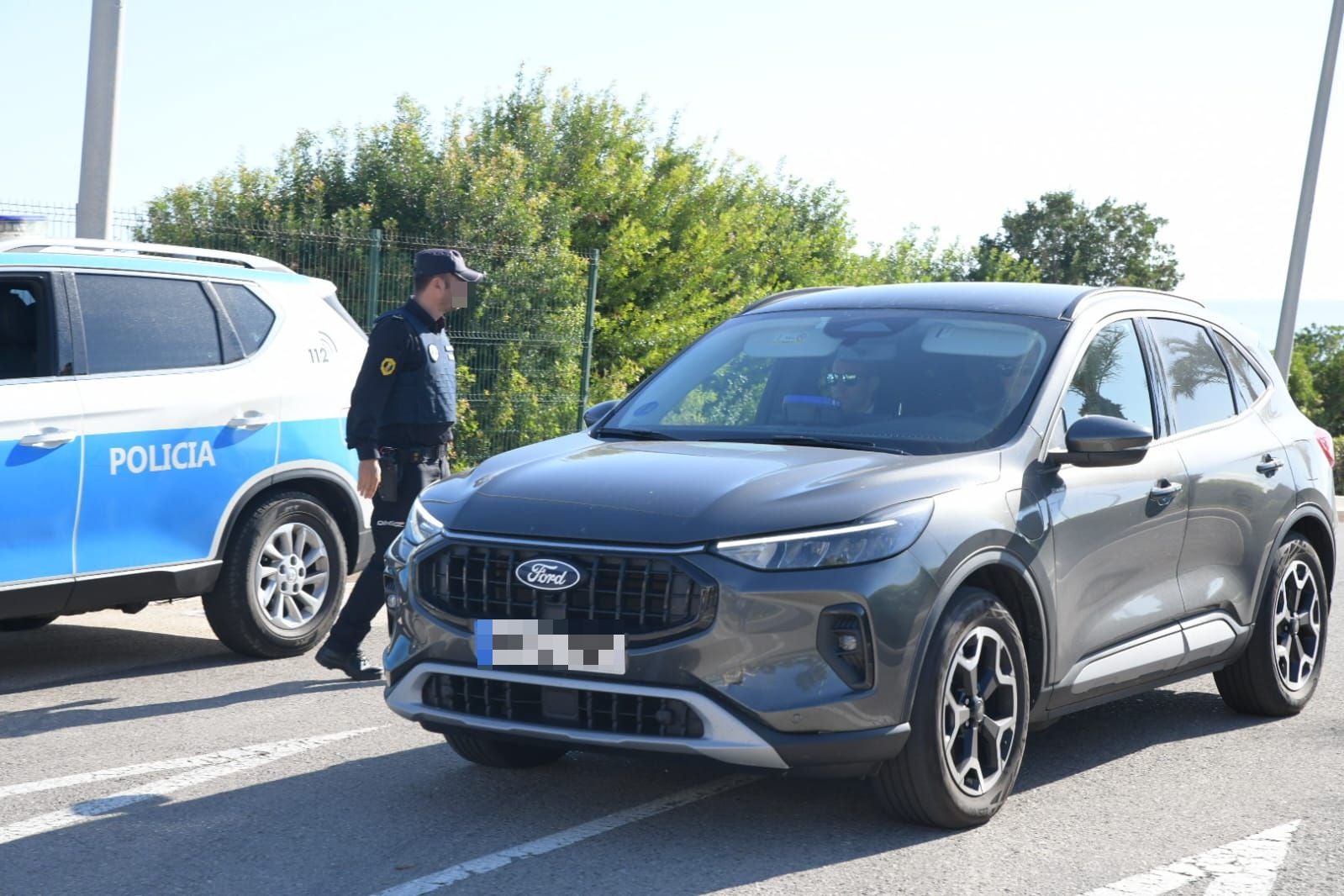 Imagen principal - Mazón reúne en Alicante el pleno del Consell en funciones por primera vez desde su dimisión