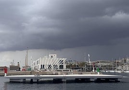 La infraestructura de la 'isla flotante' del puerto de Alicante.