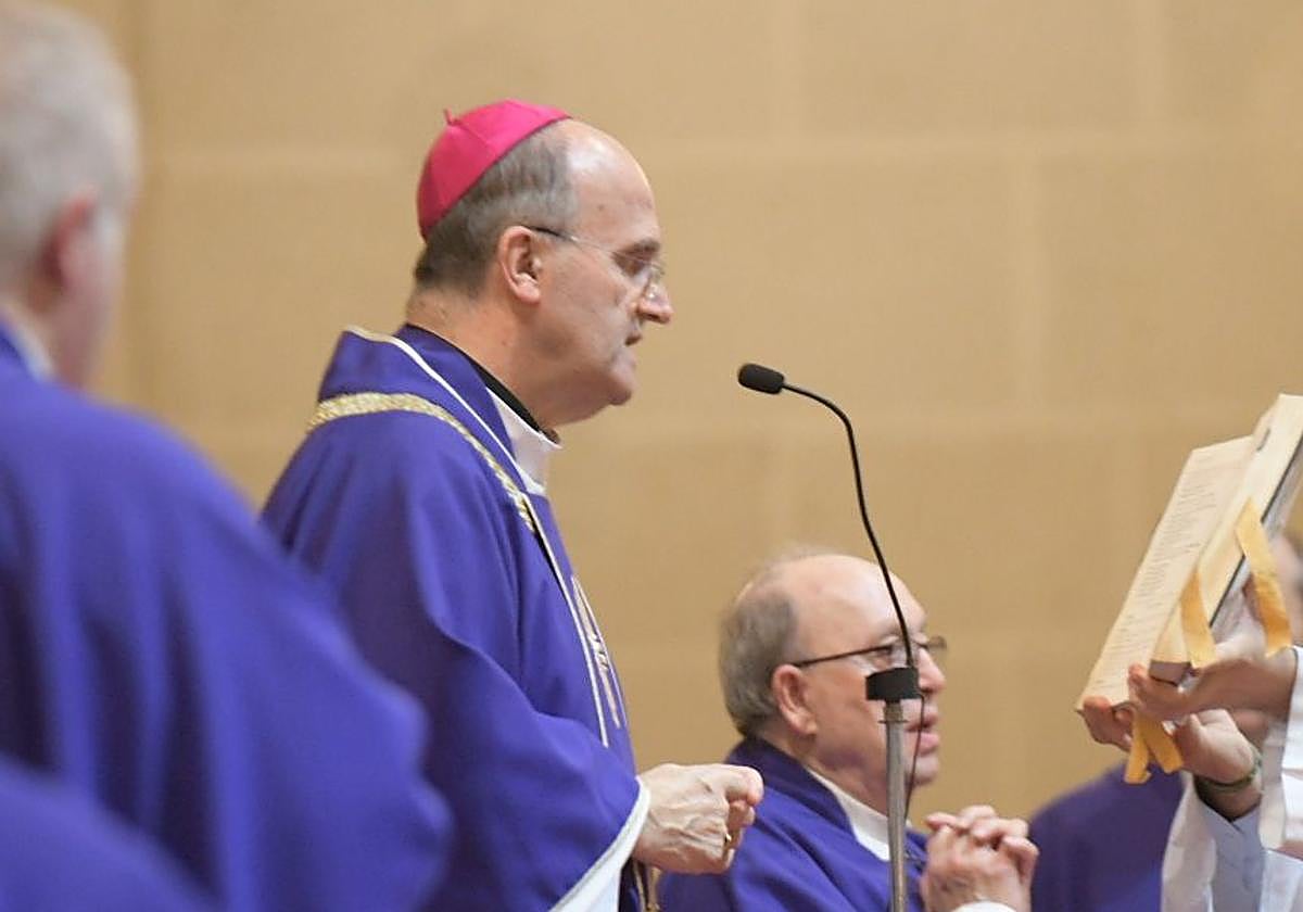 El obispo Munilla durante una misa el domingo.