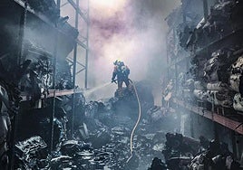 Así ha quedado la fábrica de pieles y curtidos de Elda, arrasada por las llamas