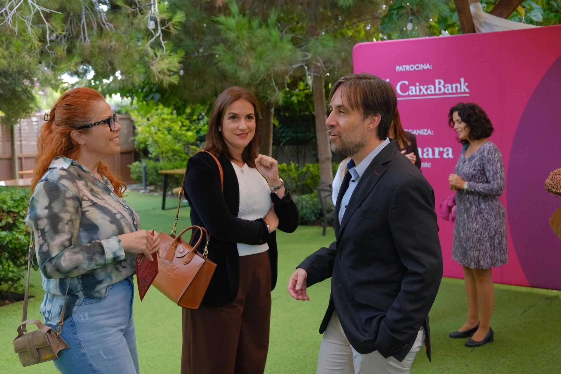 El doctor Enrique de Madaria participa en el ciclo de conferencias circulares del Cámara Business Club