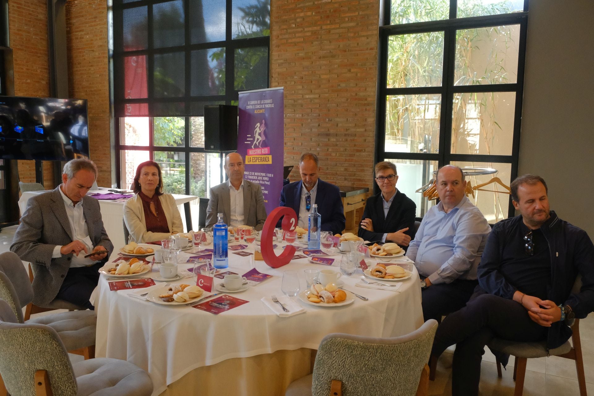 El doctor Enrique de Madaria participa en el ciclo de conferencias circulares del Cámara Business Club