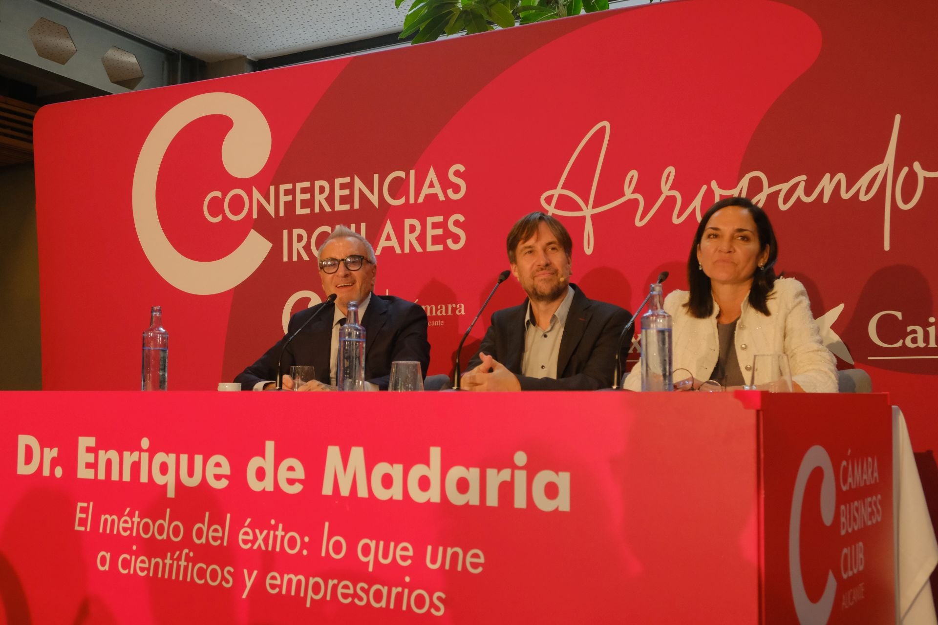 El doctor Enrique de Madaria participa en el ciclo de conferencias circulares del Cámara Business Club