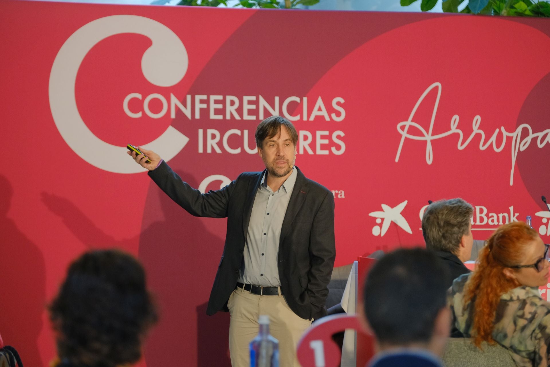 El doctor Enrique de Madaria participa en el ciclo de conferencias circulares del Cámara Business Club