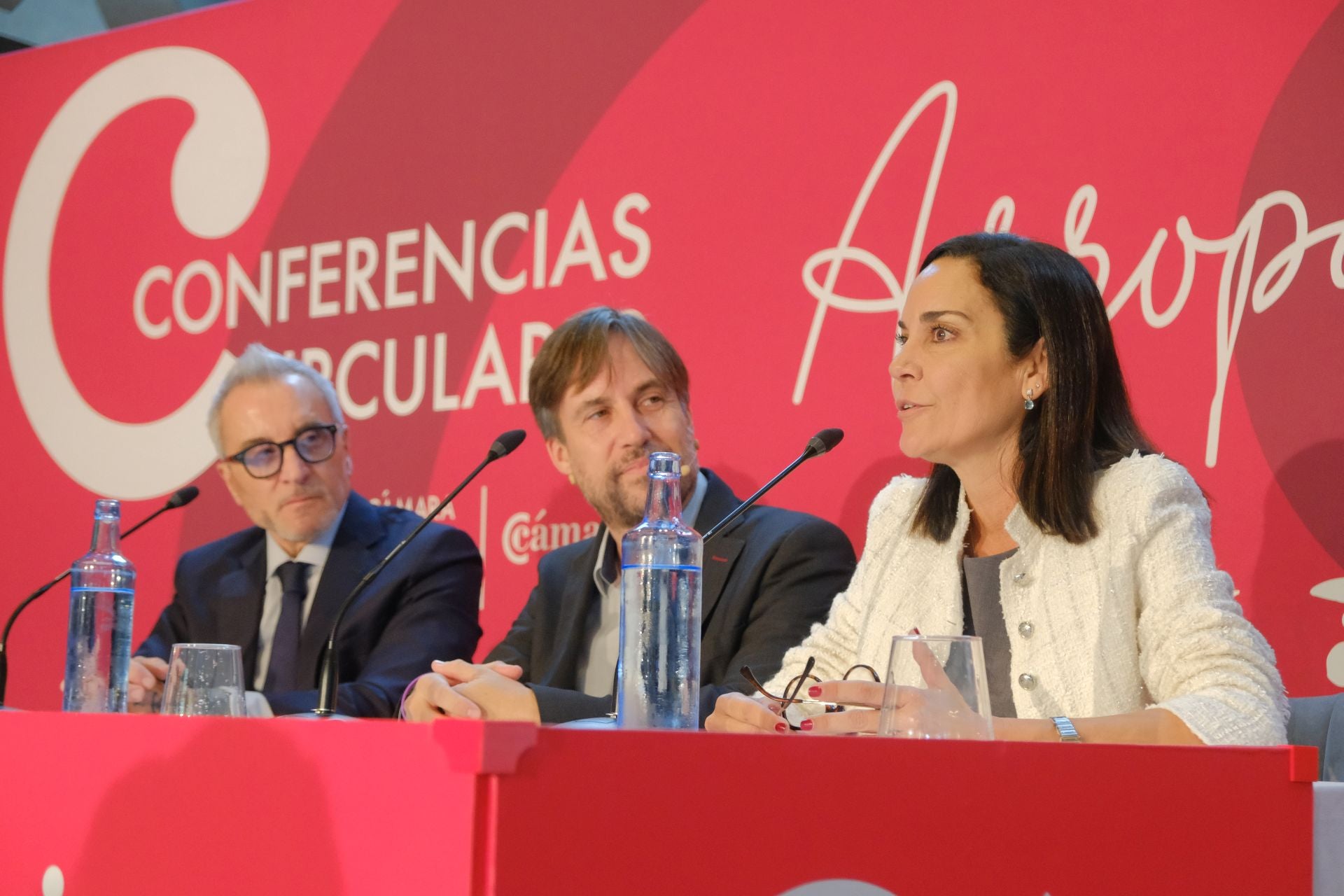 El doctor Enrique de Madaria participa en el ciclo de conferencias circulares del Cámara Business Club