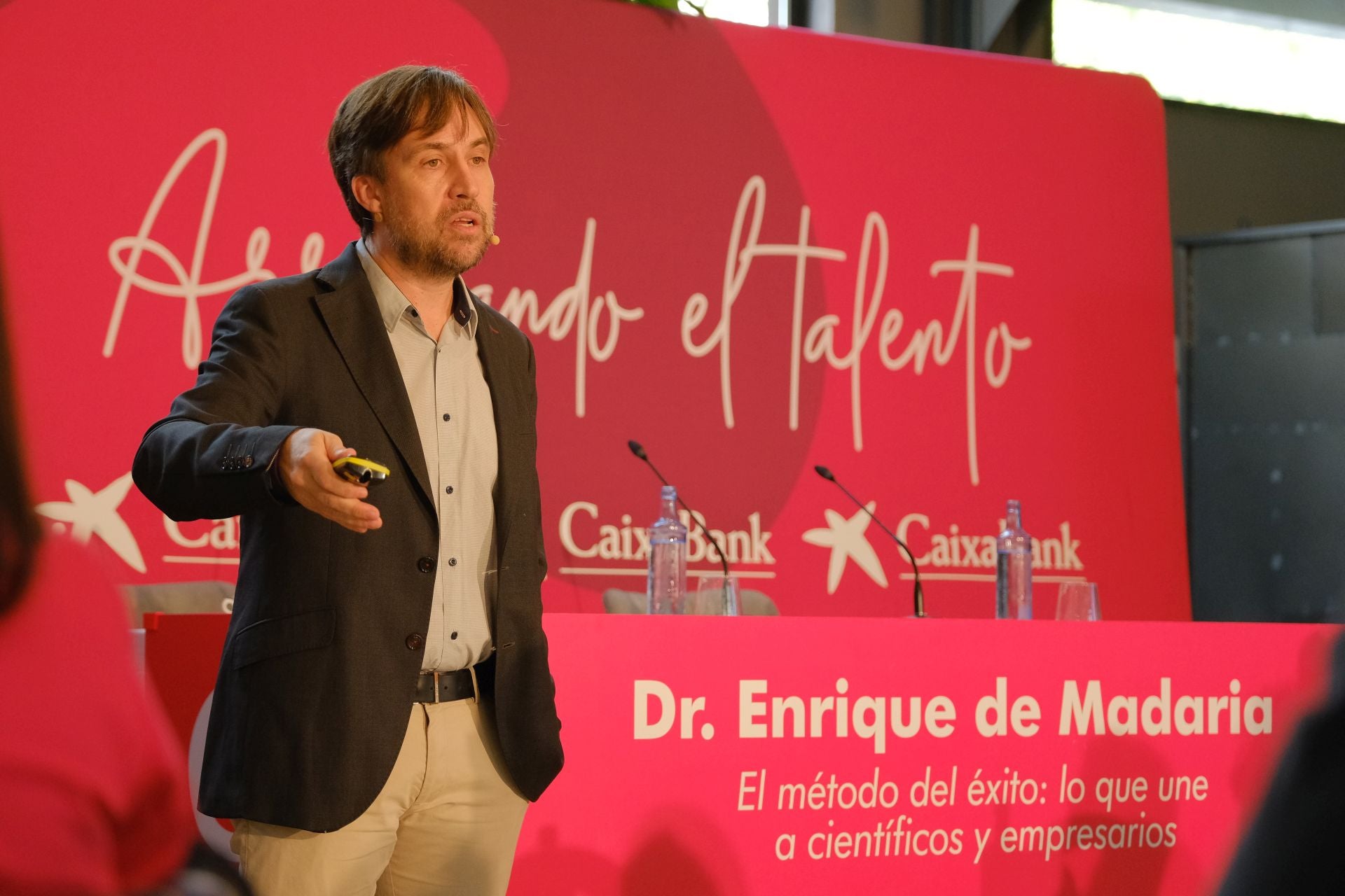 El doctor Enrique de Madaria participa en el ciclo de conferencias circulares del Cámara Business Club