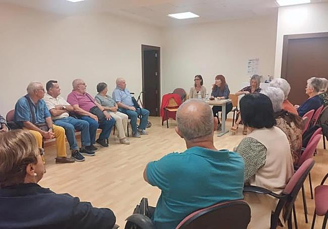 Reunión de Bienestar Social con los presidentes de los centros de mayores.