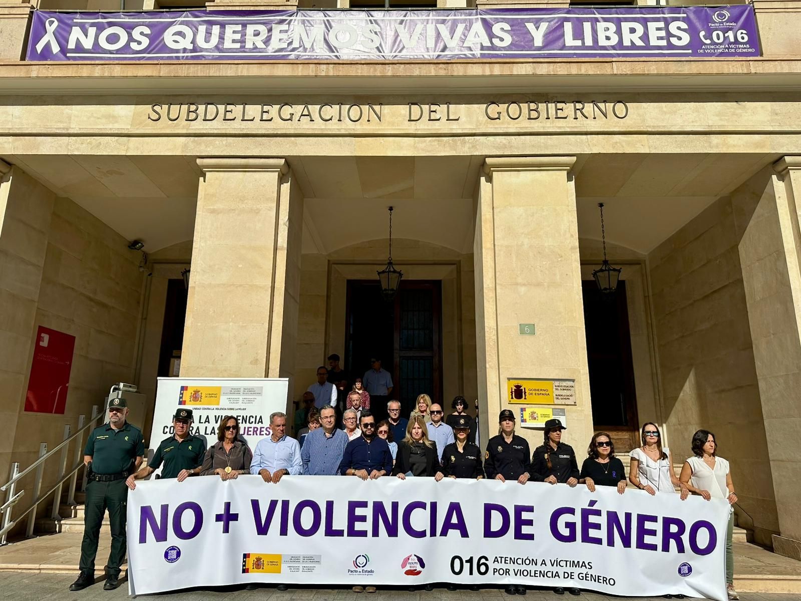 Minuto de silencio por Cristina en la Subdelegación del Gobierno.