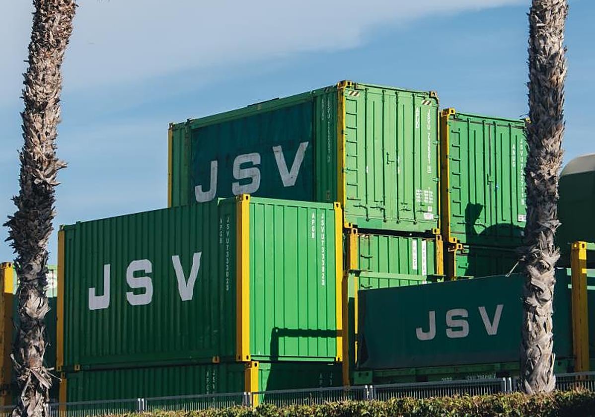 Contenedores en la zona de mercancías del puerto de Alicante, en imagen de archivo.
