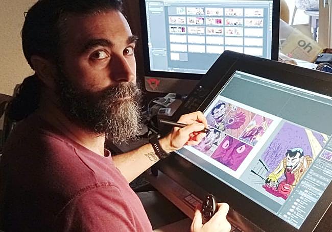 Jorge Tresáncoras durante el proceso de ilustración de las viñetas.