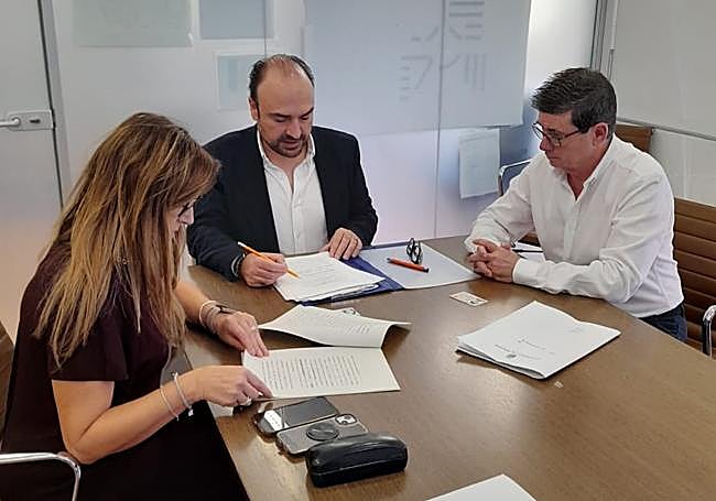 Cesión de la parcela para construir vivienda pública en Benijófar.