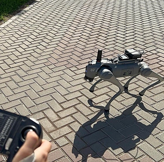 El robot que quiere ser perro guía de personas ciegas